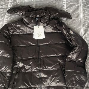 New Moncler down Ecrins jacket (never worn)